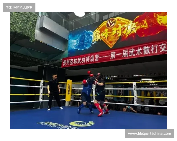 少林武僧与俄罗斯选手交流传统腿法心得亮相世运会看台展现武术风采